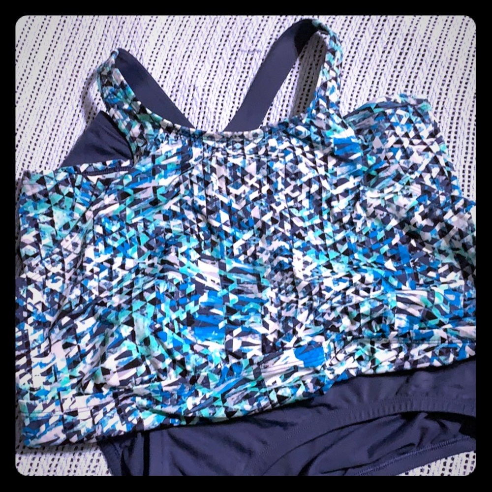 Nike tankini swim top and bottoms.